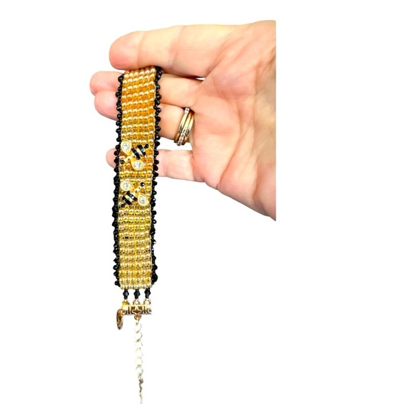 Hand crafted beaded bracelet bees in honeycomb with sparkling trim and charm - Picture 3 of 8